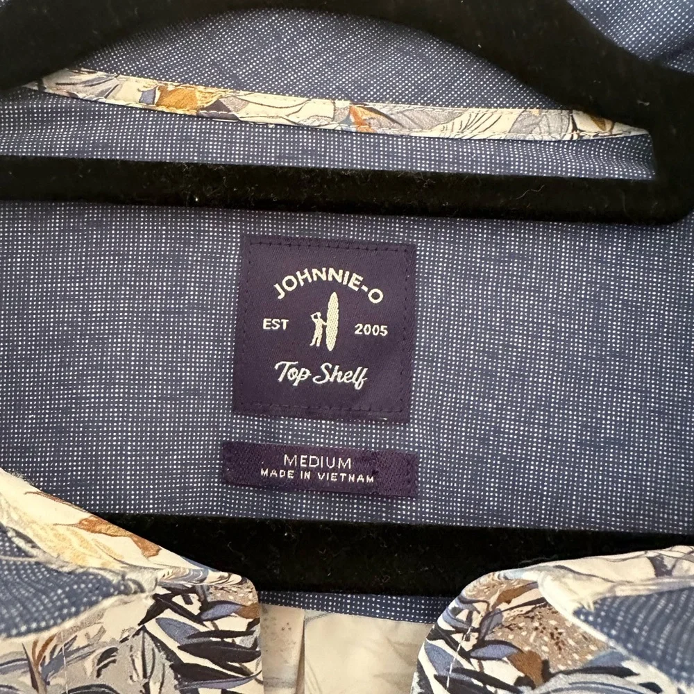 Johnnie-O Men’s Button Down Hawaiian / Floral Shirt - Picture 2 of 4